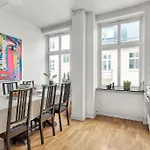 Expansive Charm: Cozy 150Sqm Retreat In Bergen