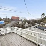 5-Bedroom Apartment In Asane, Bergen