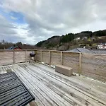 Stort, Koselig Hus I Naturomrade