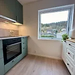 Stort, Koselig Hus I Naturomrade