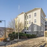 Modern Apartment With Panoramic View In Central Bergen