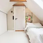 New! Modern Top Floor Apartment In Historic Area!