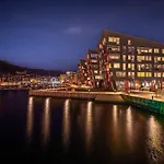 Dinbnb Apartments I City Oasis, Workspace & Elevator!
