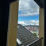 Ralekker Byleilighet. Solrik Balkong