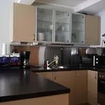 Dinbnb Apartments I Charming 3-Bedroom In The Heart Of The City