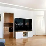 Spacious Waterfront Apartmnet