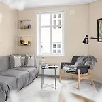 Charming Townhouse - Walk Everywhere!