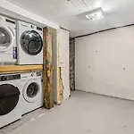 Charming Townhouse - Walk Everywhere!