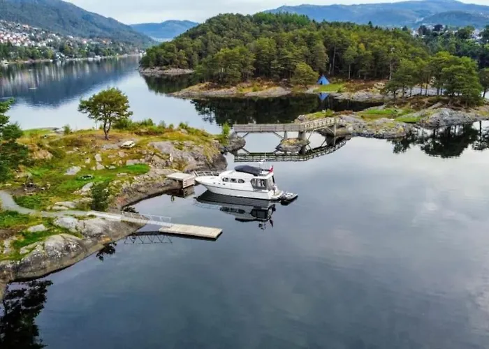 Luxurious Villa At Troldhaugen