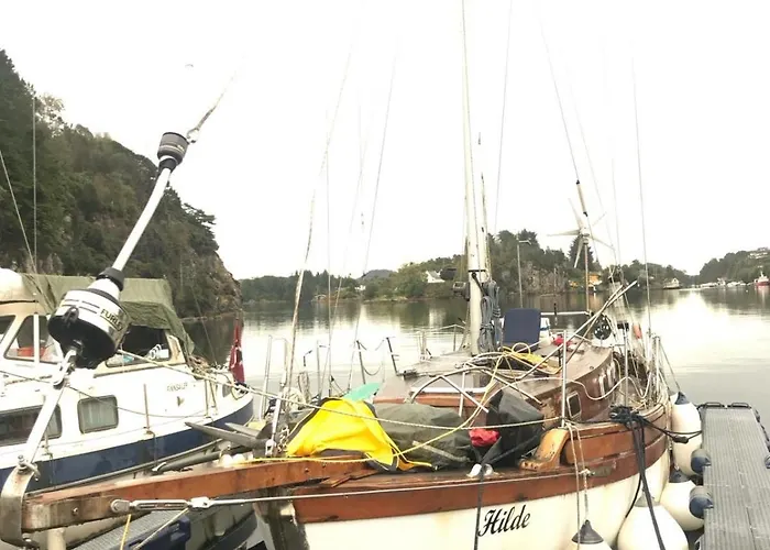 Sailing Yachts - No Shower