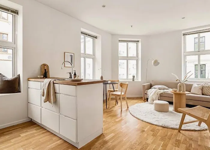 Centrally Located - Beautiful & Bright Apartment