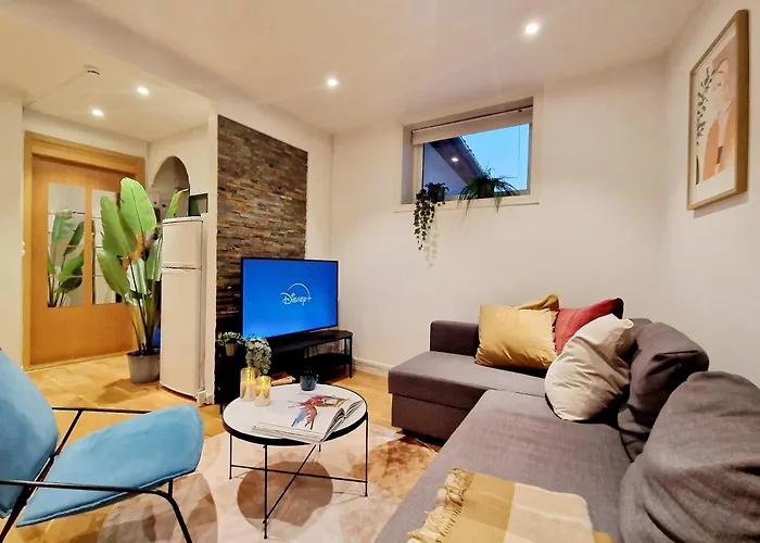 City Center Retreat With King Bed