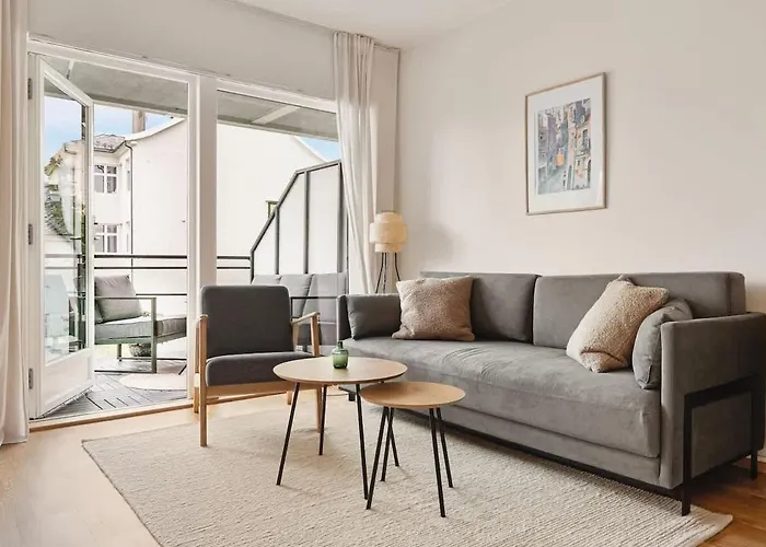 Dinbnb Apartments I City Oasis, Workspace & Elevator!