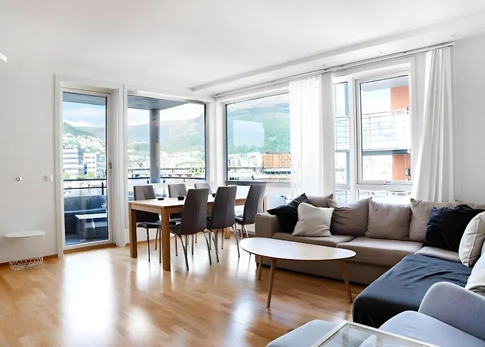 Spacious Waterfront Apartmnet