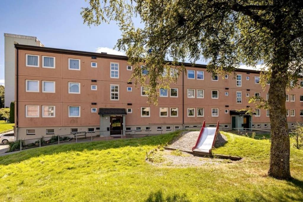 Lovely With Free Parking In Shared