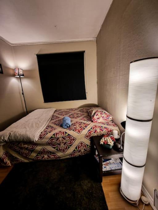 Lovely With Free Parking In Shared Apartment *