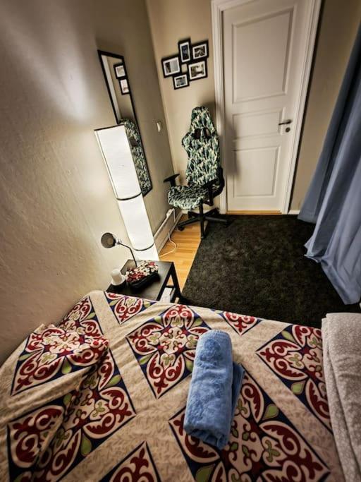 Lovely With Free Parking In Shared Apartment *