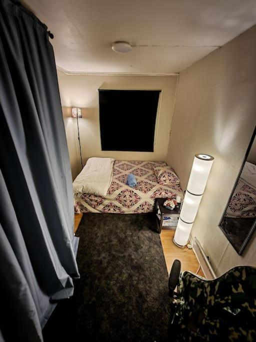 Apartment Lovely With Free Parking In Shared