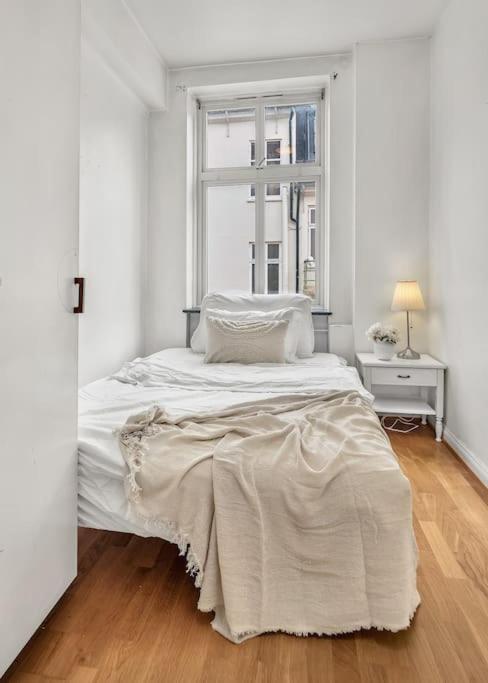 Apartment Expansive Charm: Cozy 150sqm Retreat In