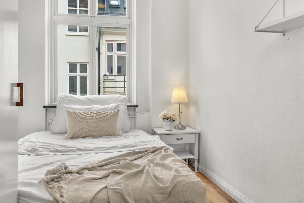 Apartment Expansive Charm: Cozy 150sqm Retreat In *