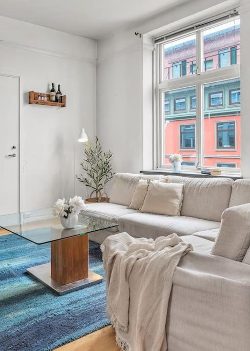 Expansive Charm: Cozy 150sqm Retreat In Apartment