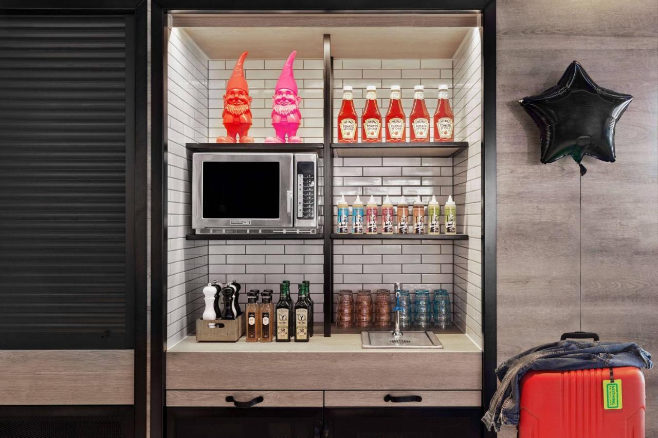 Hotel Moxy 4*
