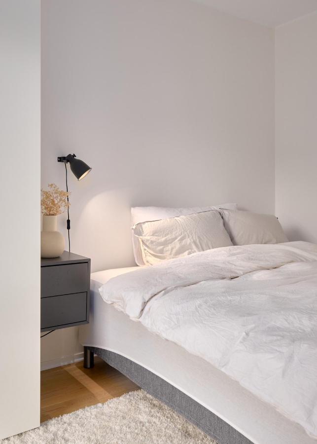 Stylish 2-br Retreat In Heart Of Vibrant Apartment *
