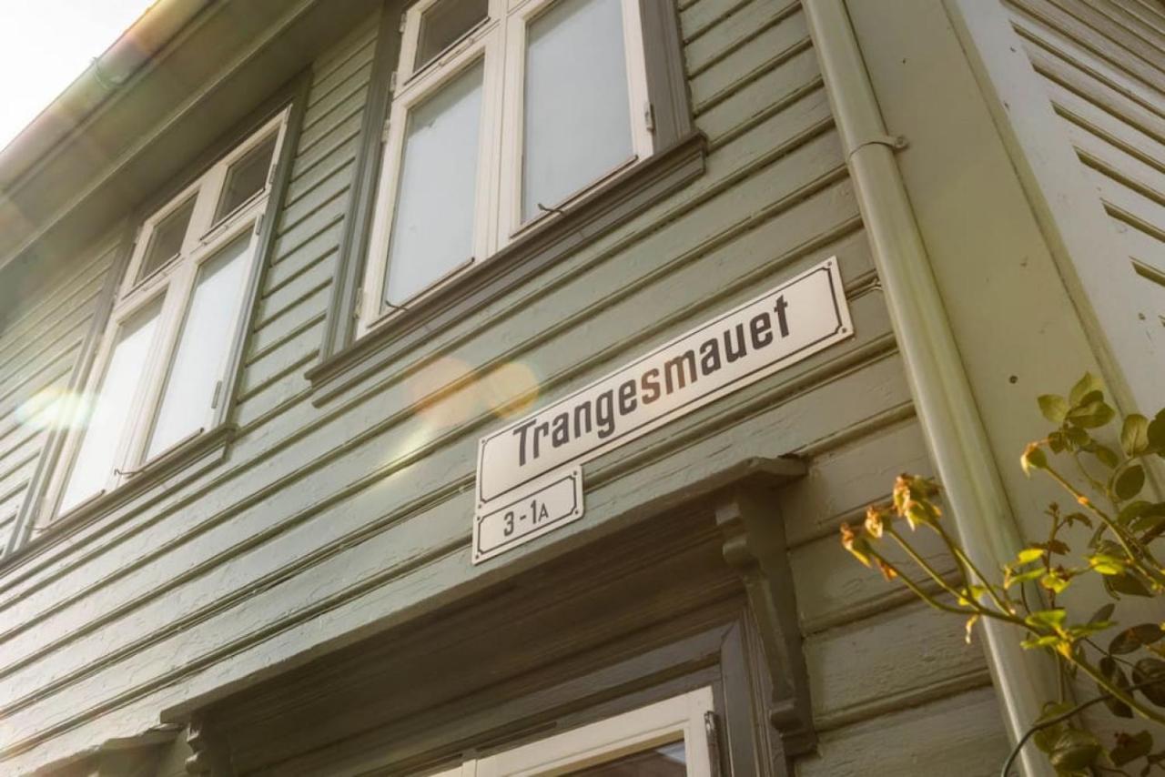 Vakantiehuis Dinbnb Homes I Cozy Cellar In Historical Cobblestone Street