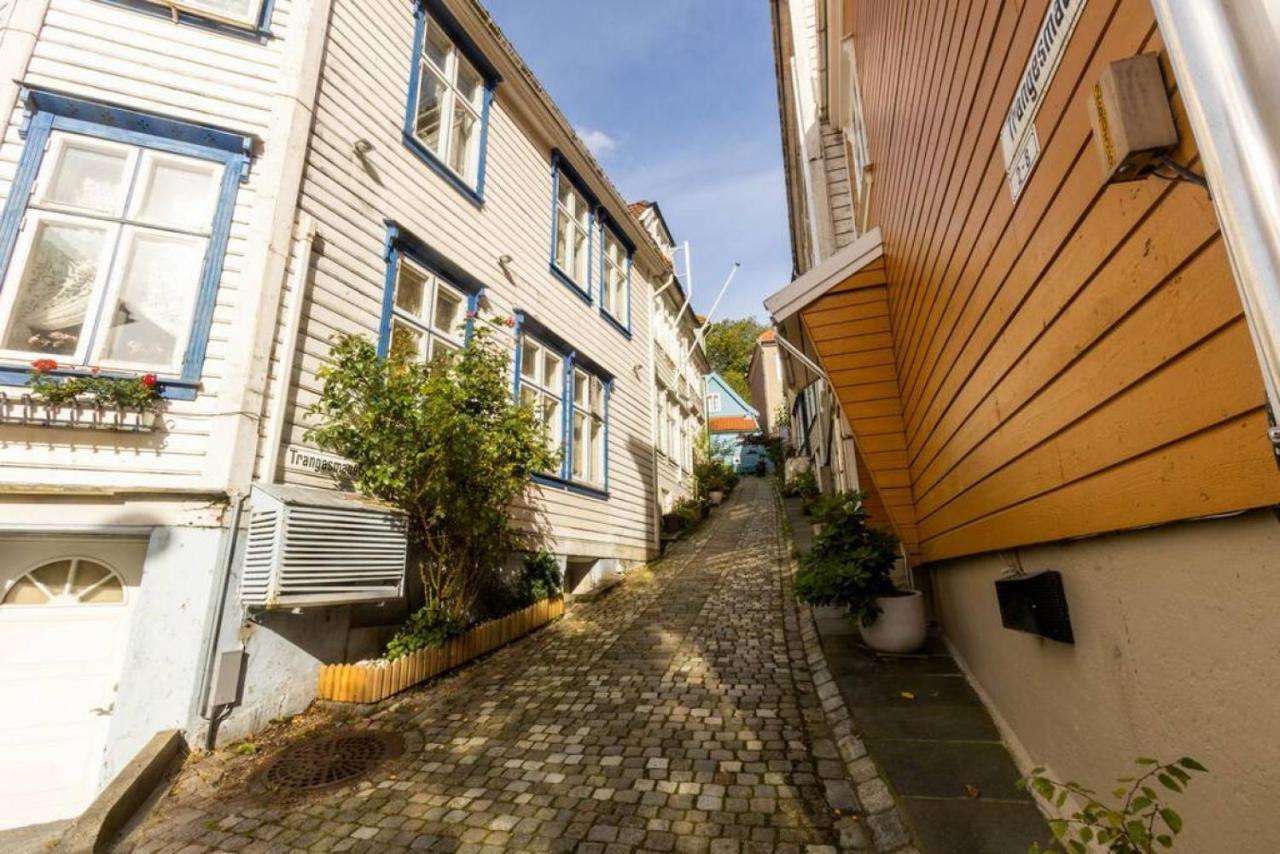 Dinbnb Homes I Cozy Cellar In Historical Cobblestone Street