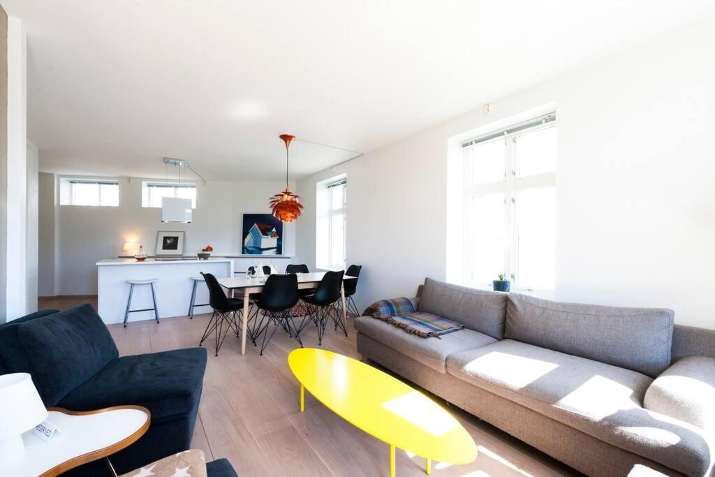 Stunning View Of The City Of Fjords Apartment *