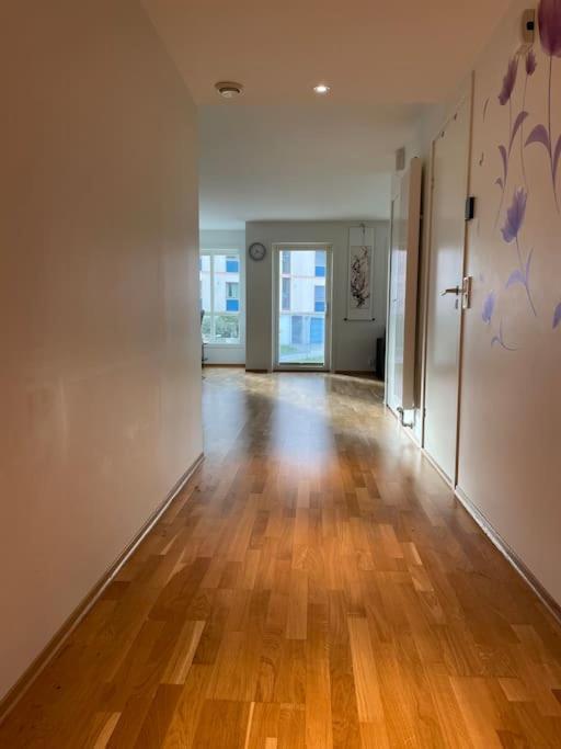 84m2 3 Sleeping Which Direct Traffic To Airport And Center *