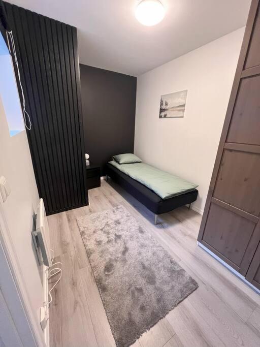 Spacious And Beautiful In With Free Parking Appartement *