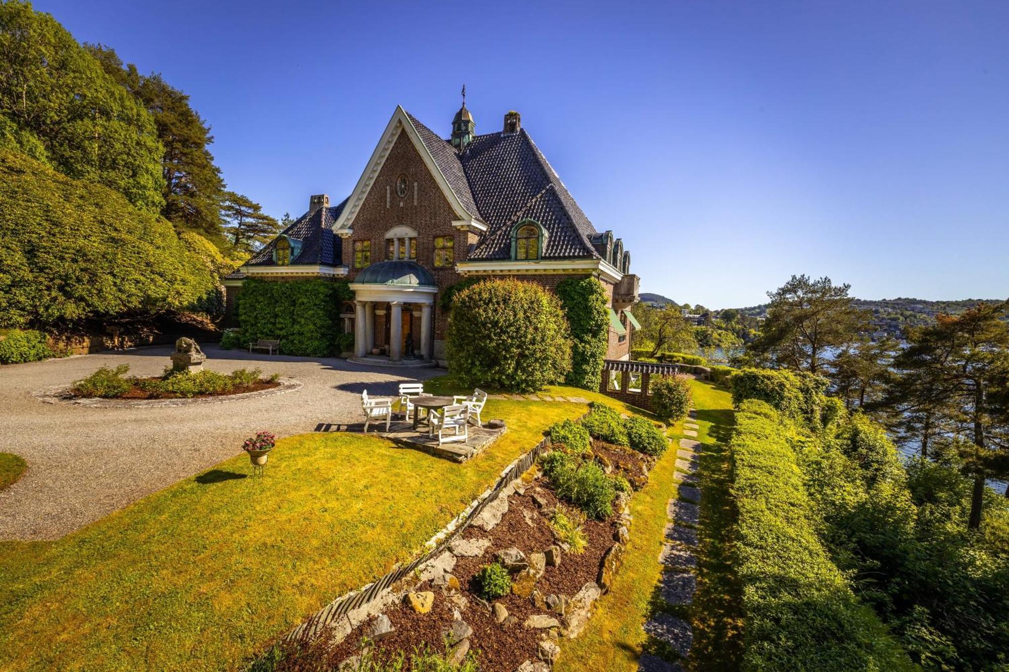 Unique Victorian With Private Coastline Bergen