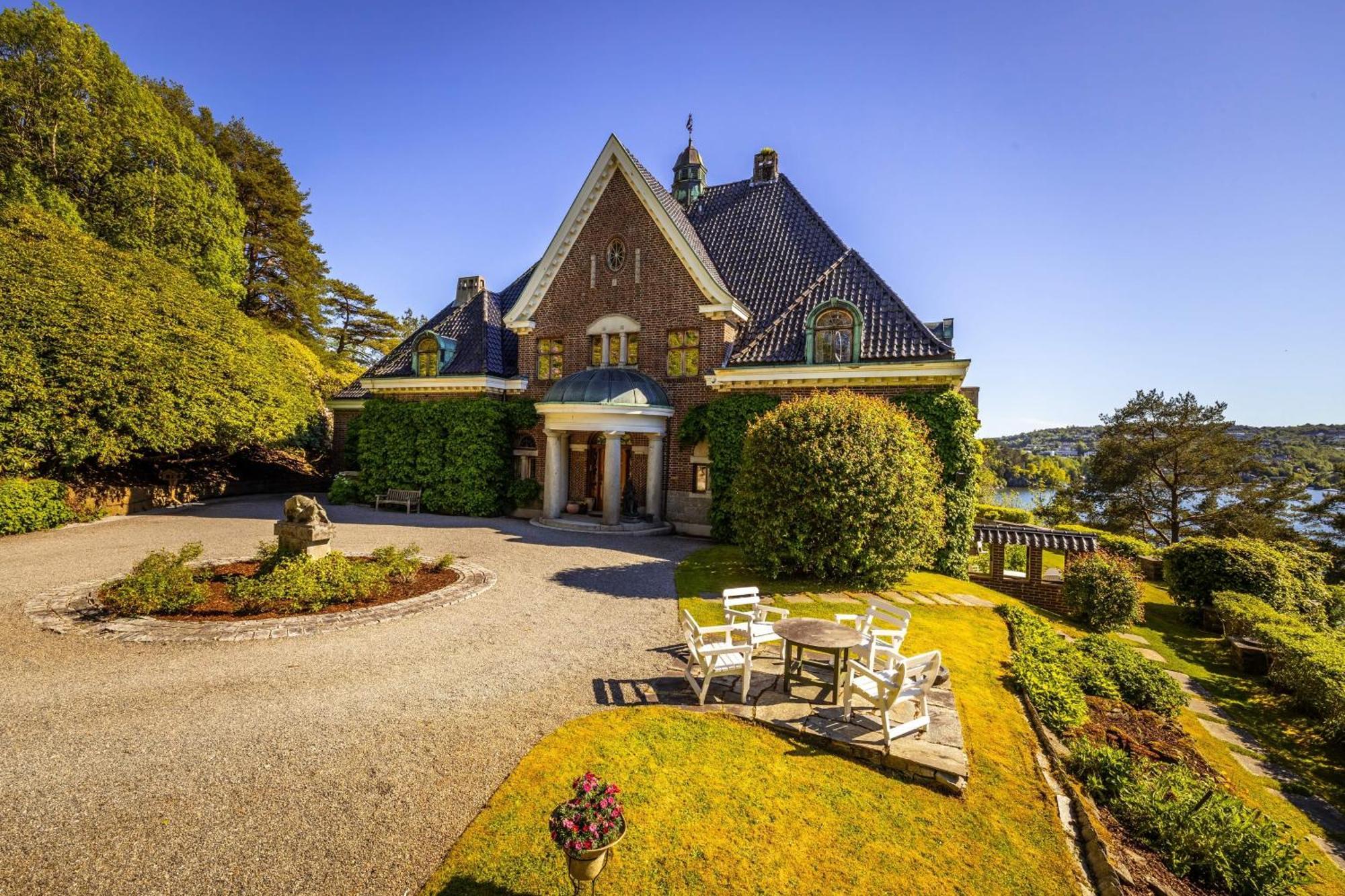 Unique Victorian With Private Coastline Bergen