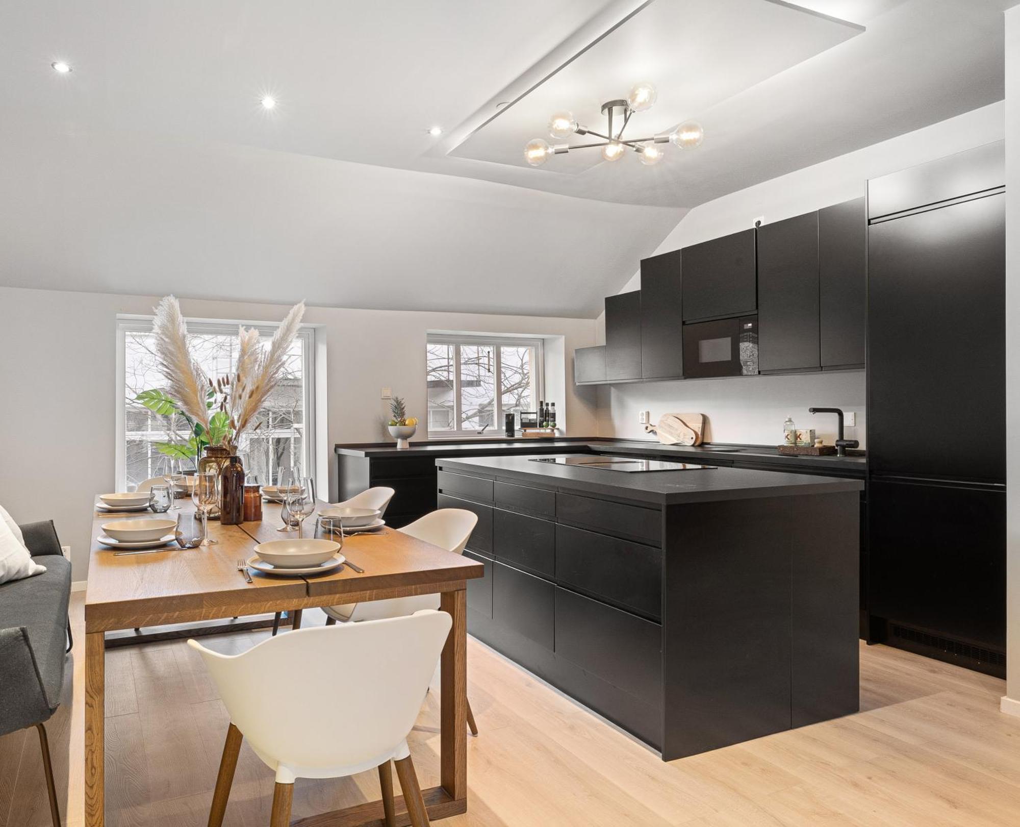 Homerentals L 120sqm Mid-central - King Beds - 500mbps Wi-fi