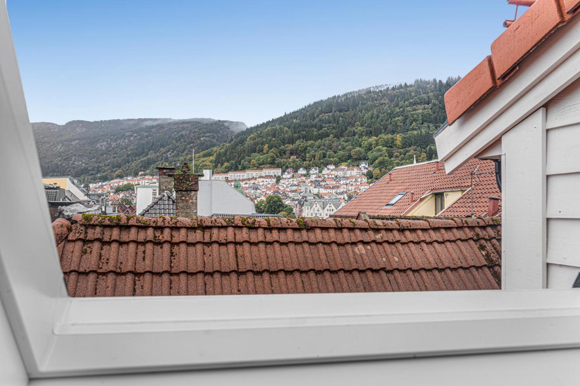 Four-story House! Newly Renovated! Apartment Bergen