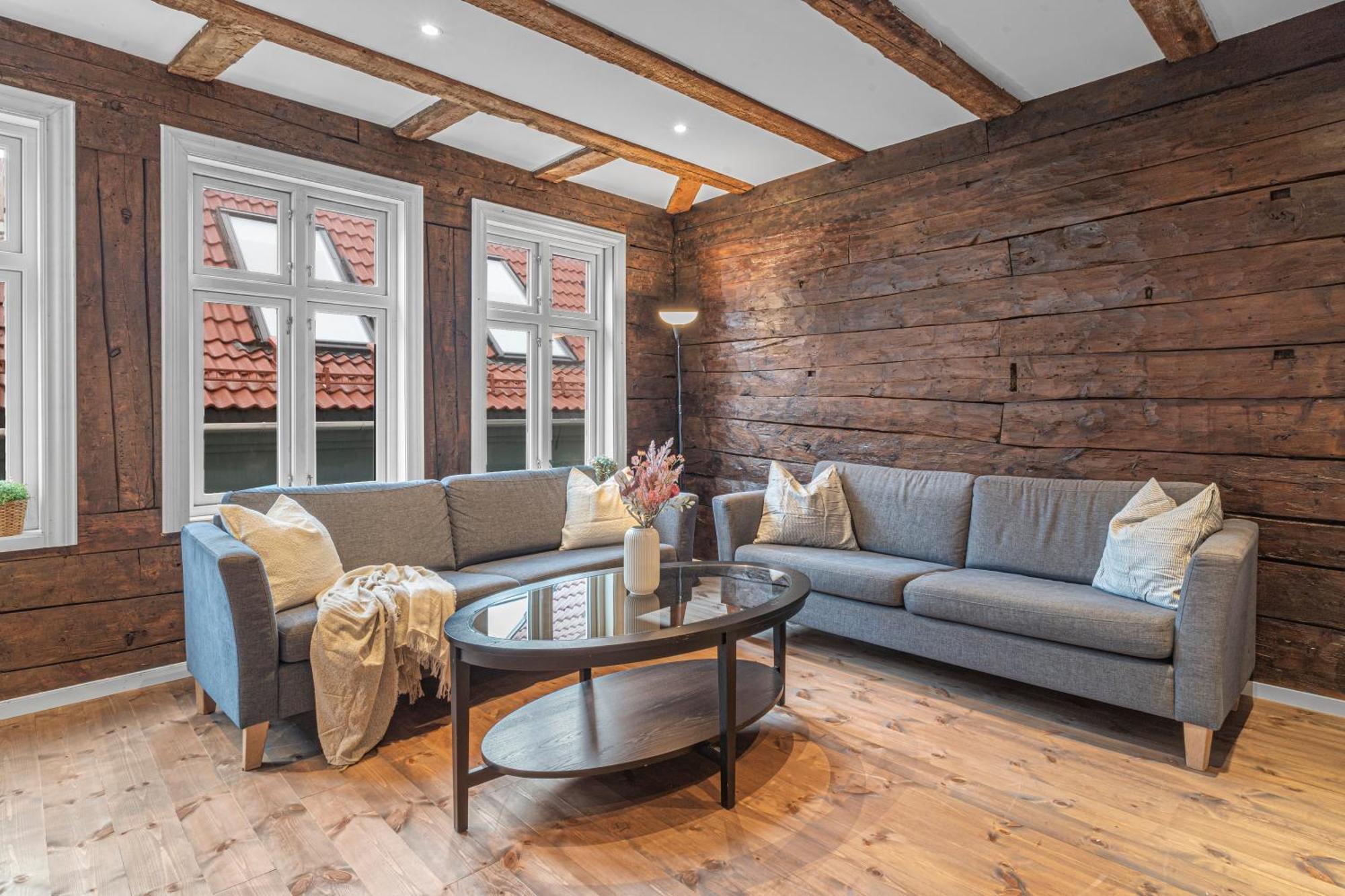 Four-story House! Newly Renovated! Apartment