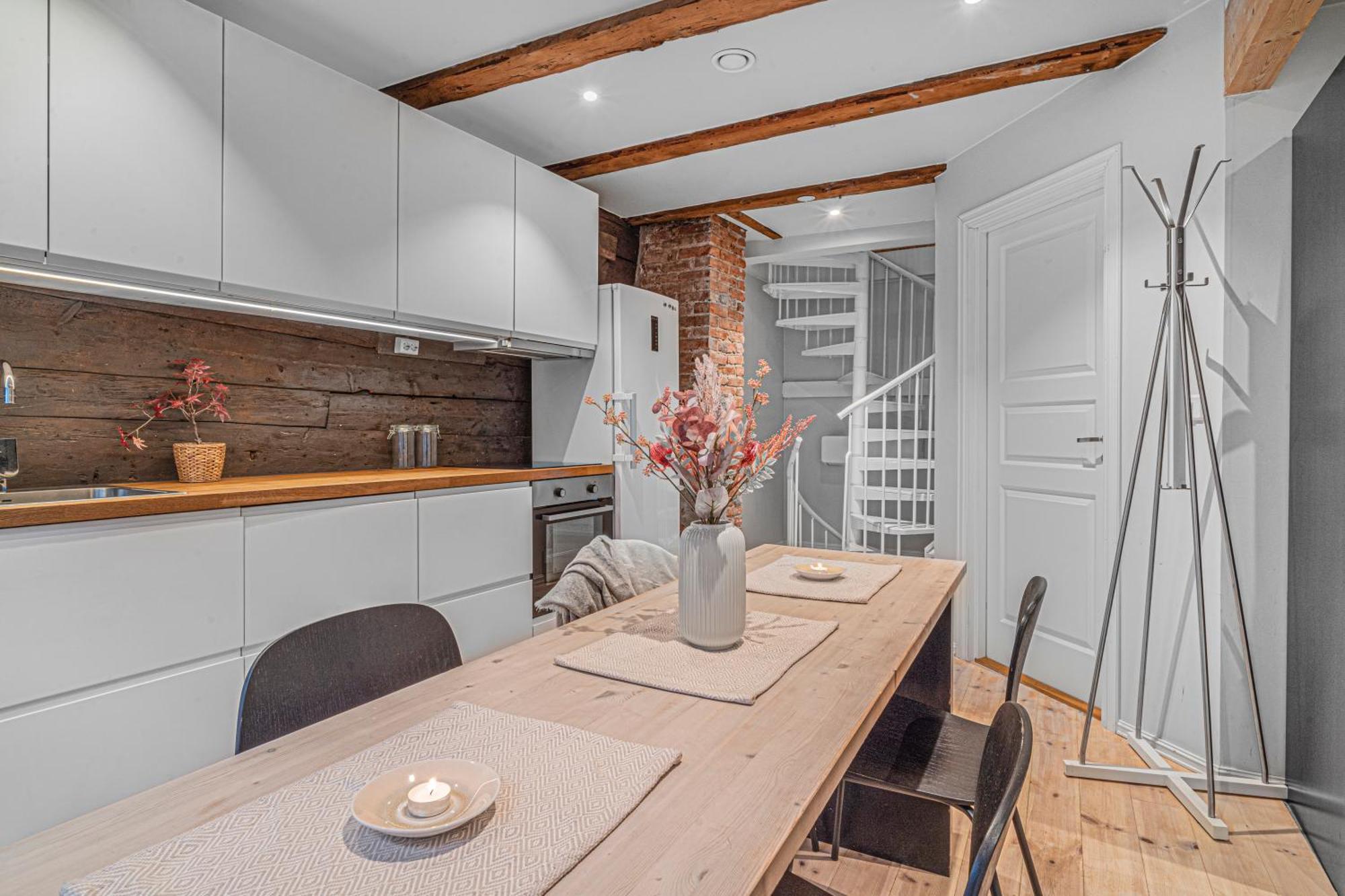 Four-story House! Newly Renovated! Apartment *