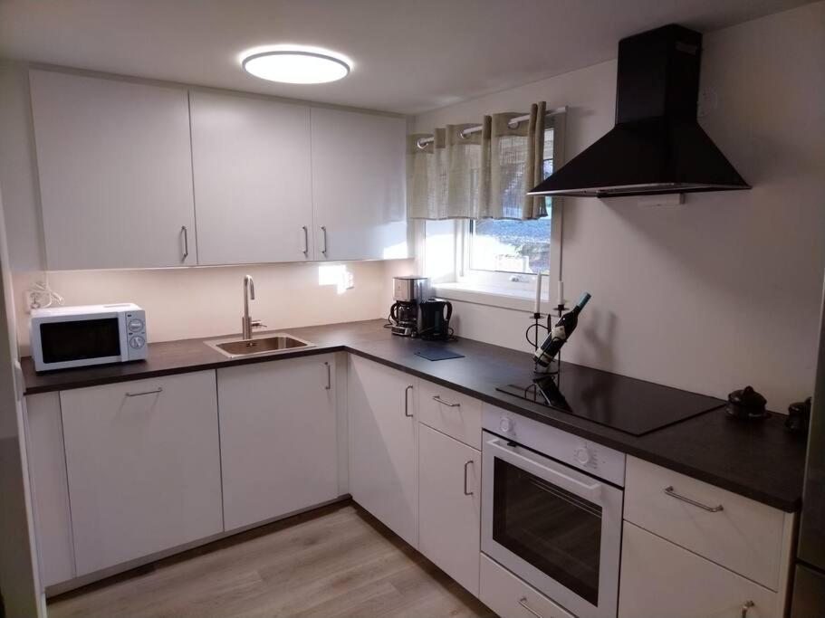 Lägenhet Kjellerleilighet I Fana Til Leie-med Gratis Parkering Og Mange Kollektiv Reisemuligheter Bergen