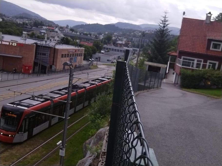 Kjellerleilighet I Fana Til Leie-med Gratis Parkering Og Mange Kollektiv Reisemuligheter * Bergen