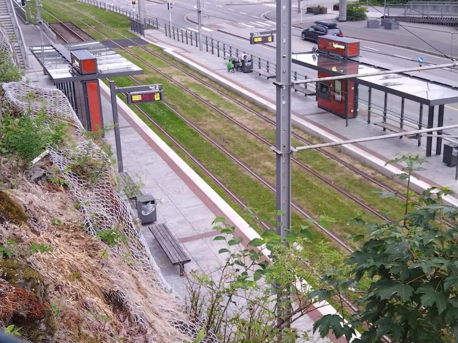 Kjellerleilighet I Fana Til Leie-med Gratis Parkering Og Mange Kollektiv Reisemuligheter *