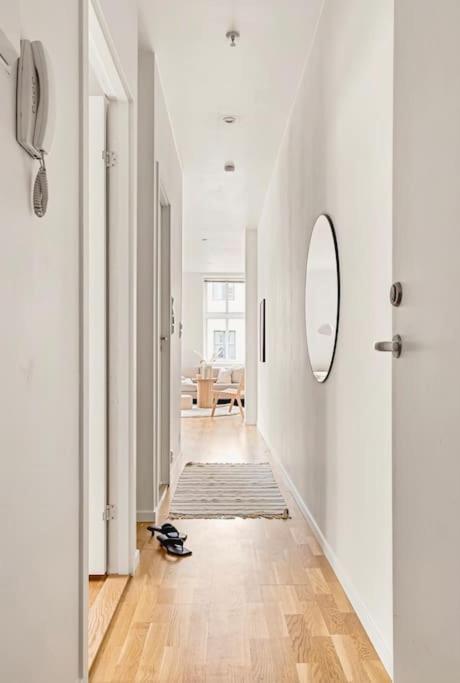 Apartment Centrally Located - Beautiful & Bright