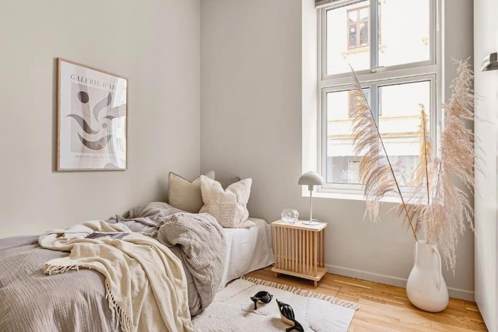 Centrally Located - Beautiful & Bright Bergen