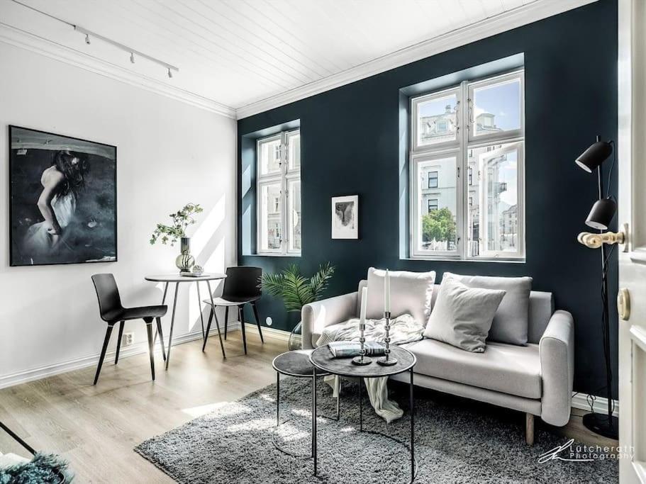 Cosy And Modern In The Center Of Apartment