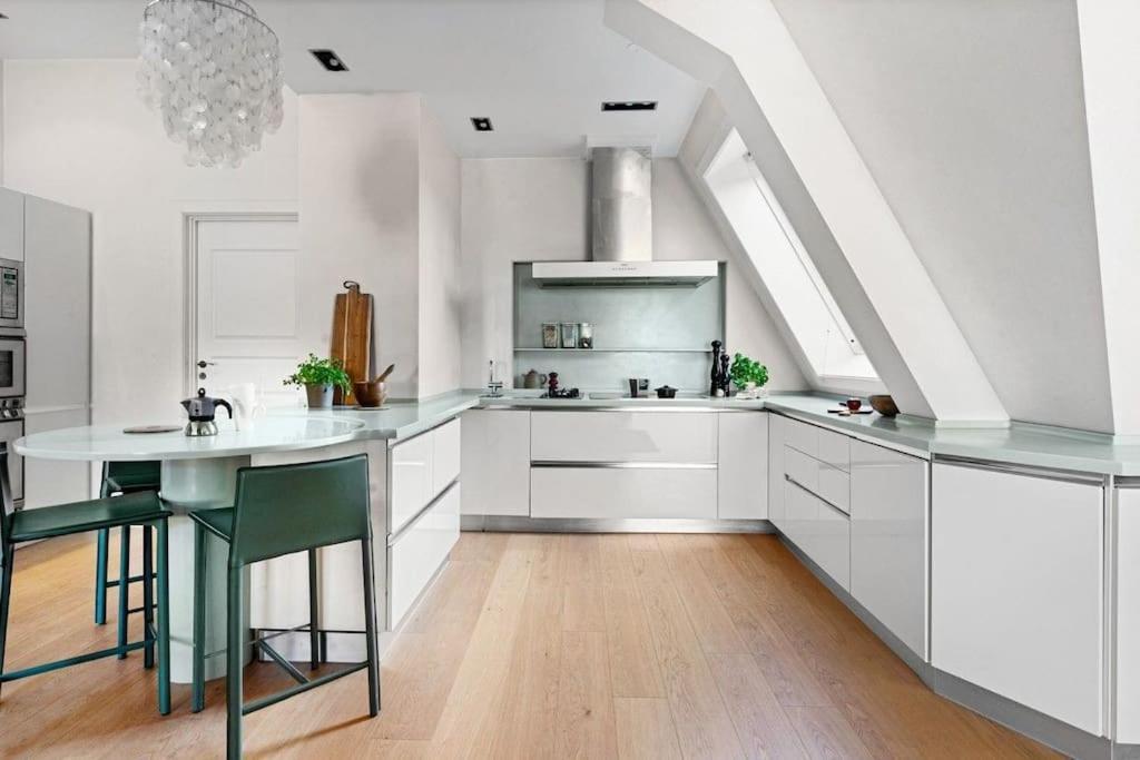 Exclusive Penthouse With Terrace Apartment *
