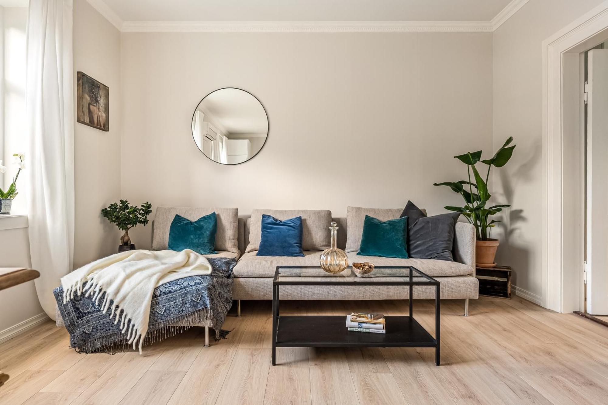 Classy - Family Friendly - Quiet Area *