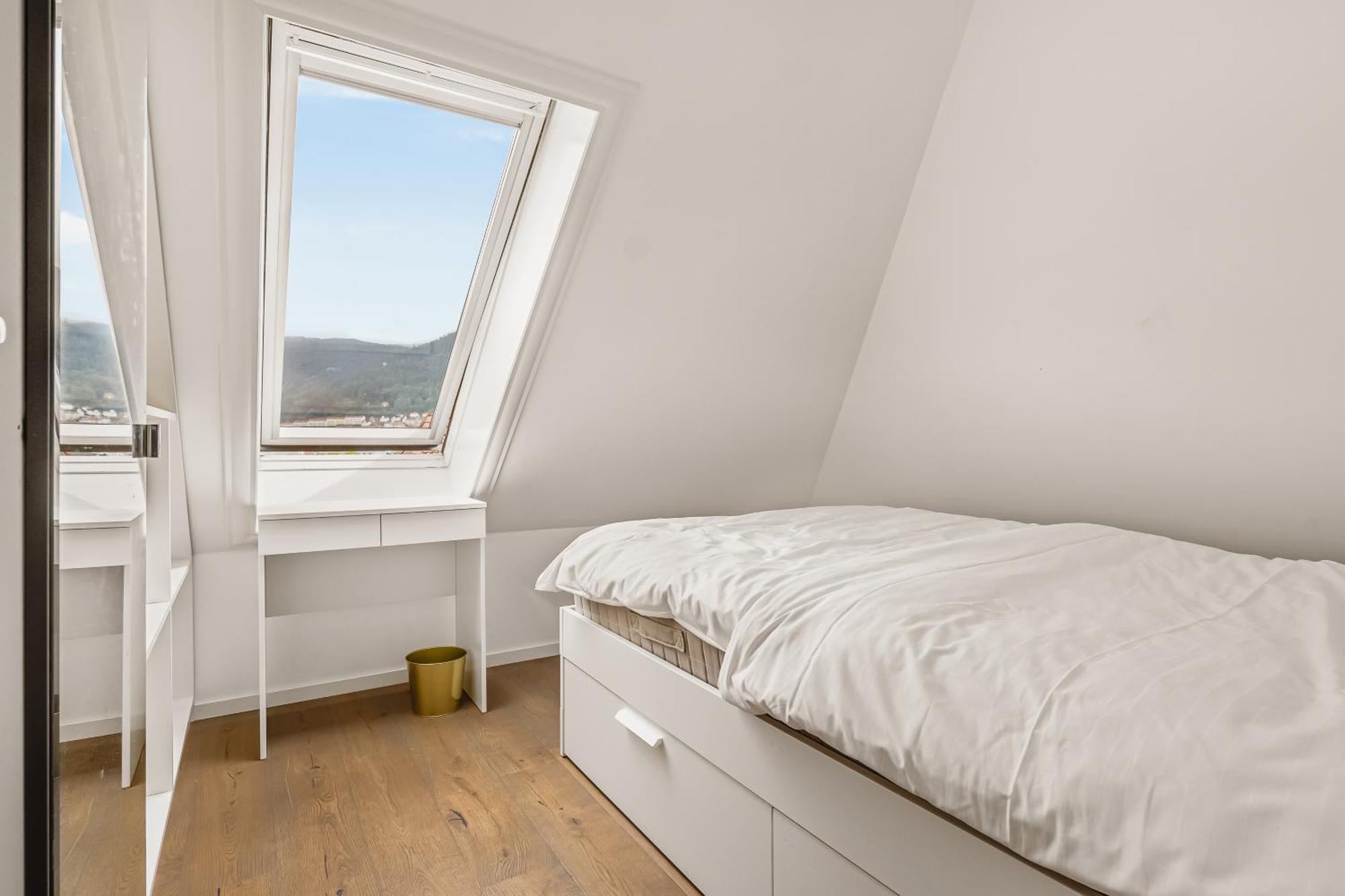 Dinbnb I Top-floor With 3x Workspaces I 350m To Harbour