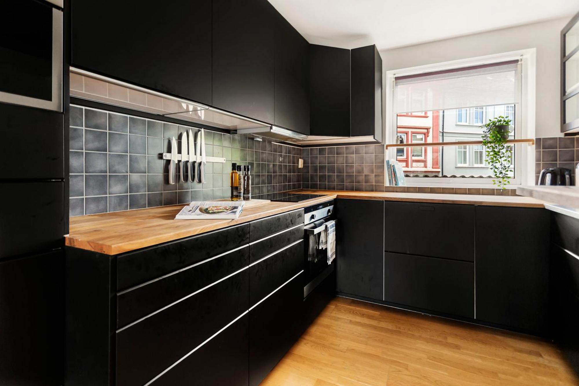 Modern And Spacious Apt In Historic Area Of Apartment