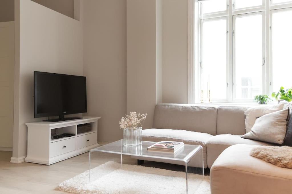 Dinbnb I Everything You Need - 4 Minutes To The City Train! *