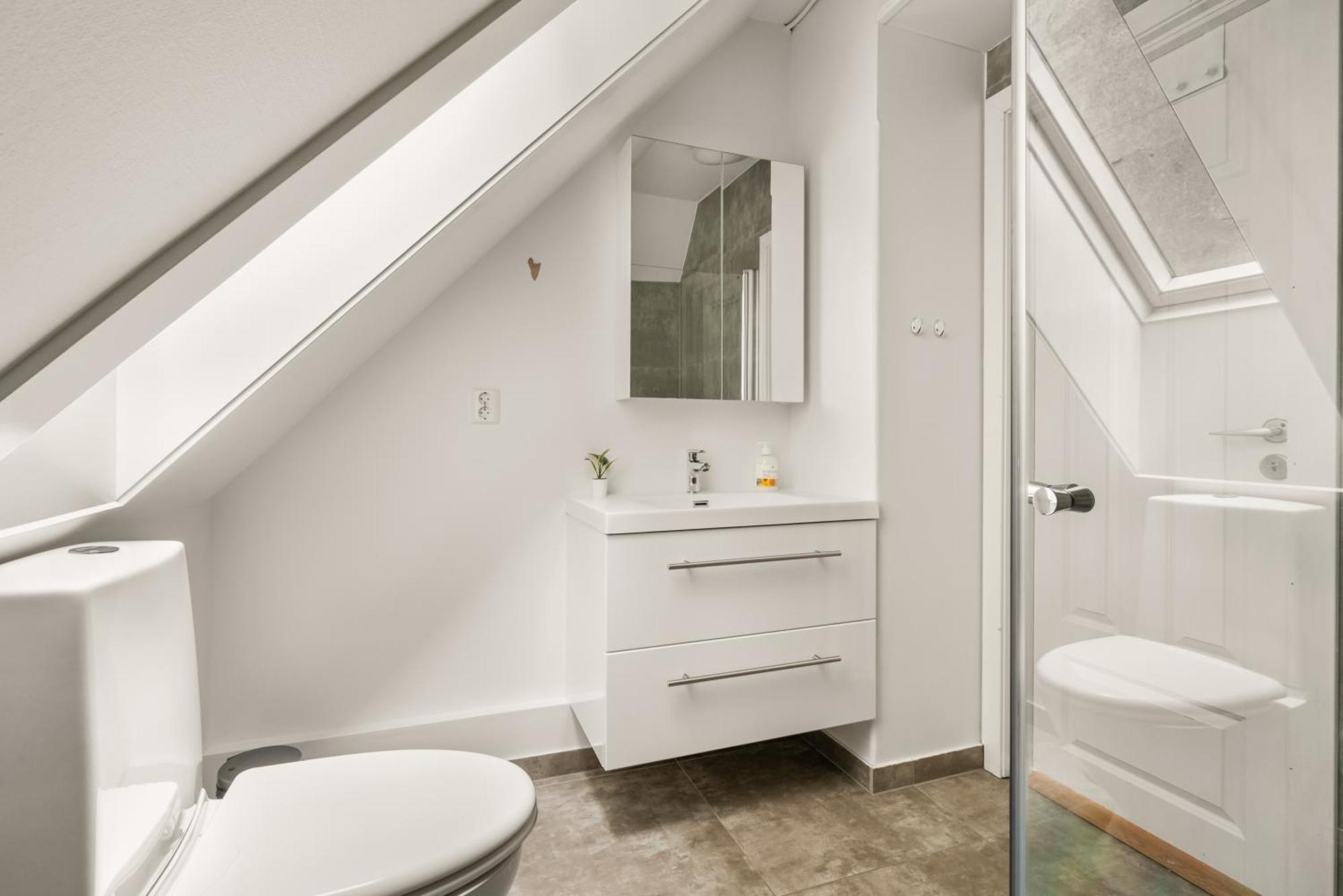 Charming With Stunning Views! Bergen